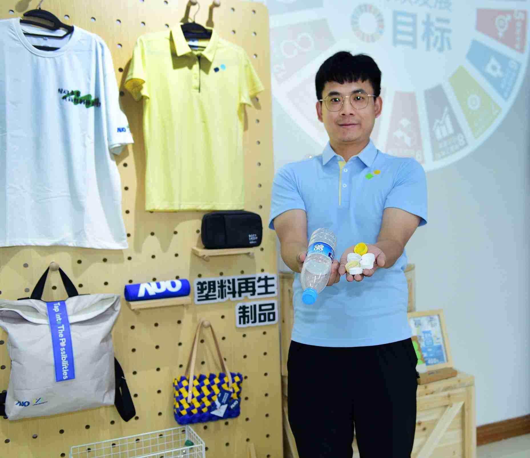 「2024智慧z6mg·人生就是博展」永续发展馆中，，展示z6mg·人生就是博厦门驱动永续发展之成果，，，，包含将厂内废弃物再制为实用物品，，，将永续发展理念深植于员工生活日常实践