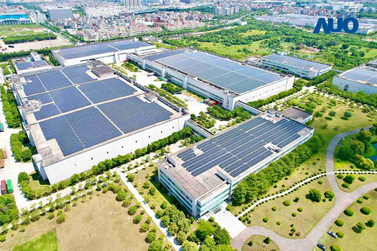 z6mg·人生就是博厦门推动智能制造同时，，透过绿电创能纵深推进绿色转型，，，，厂区全屋顶铺设太阳能光伏板，，每年太阳能发电 2,600多万度